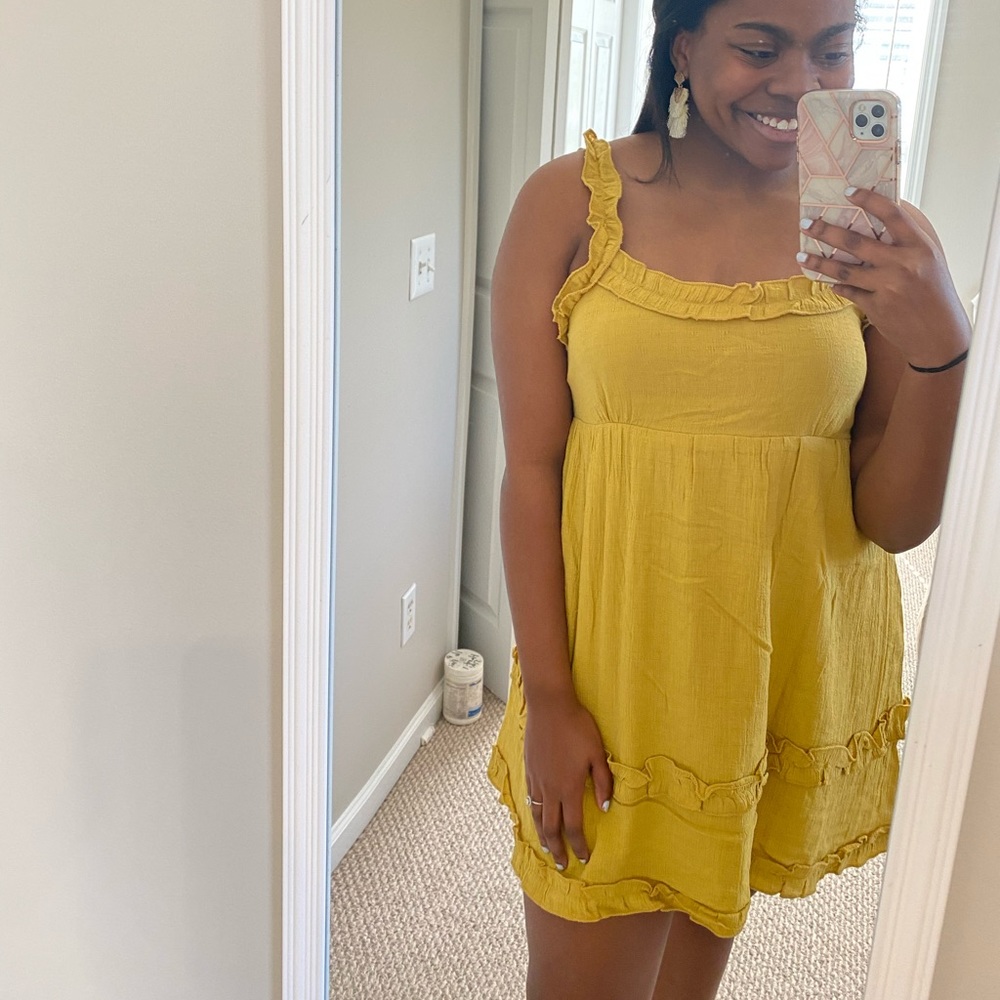 Ruffled yellow minidress